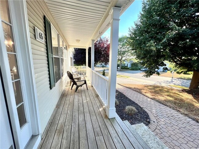 Building Photo - 65 Carriage Trl