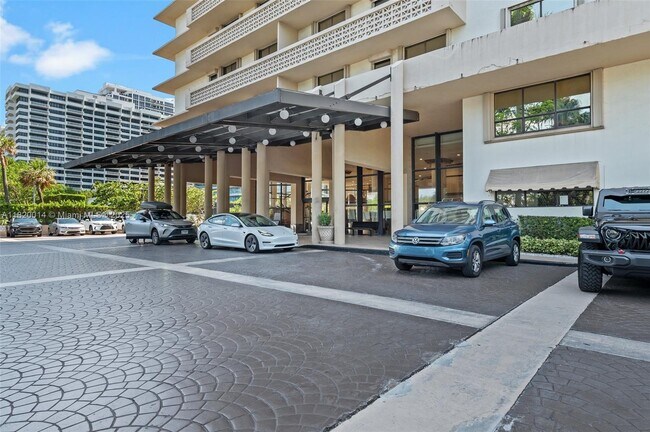 Building Photo - 10185 Collins Ave