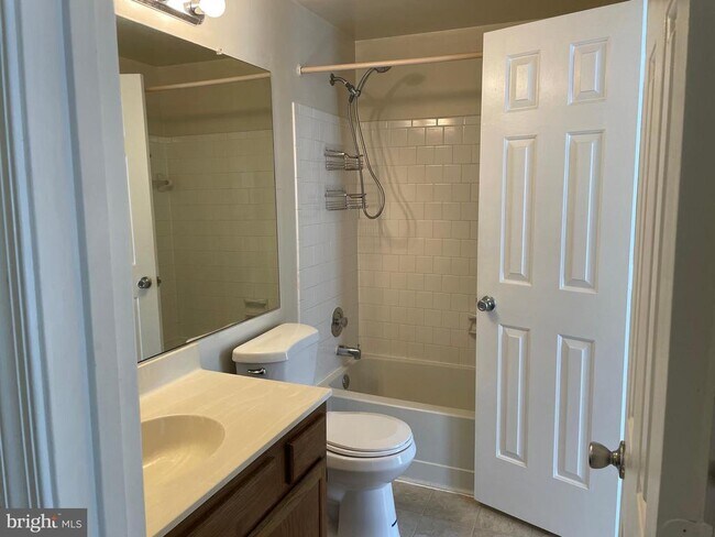 Building Photo - 7140 Westfield Ct