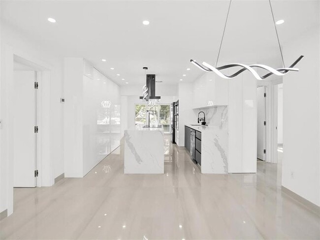 Building Photo - 4530 SW 34th Dr