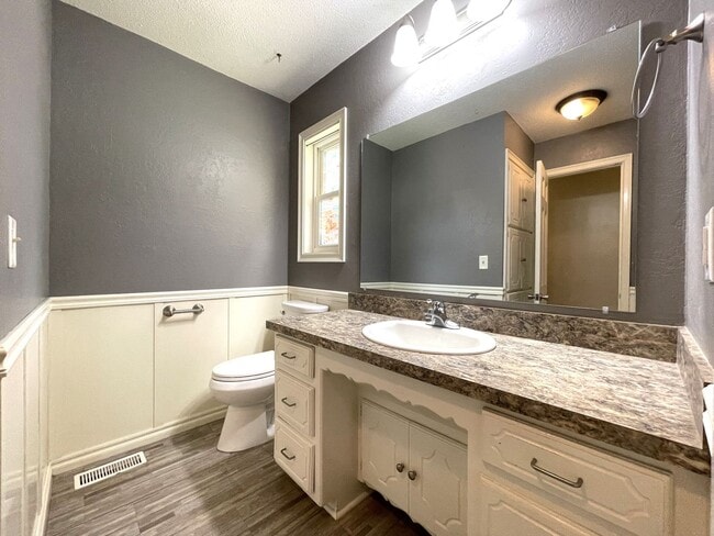 Building Photo - 6317 N Warren Ave