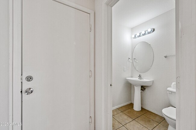 Building Photo - 3726 W Pollack St