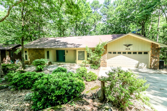 Building Photo - Beautiful 3 bedroom, 3 bath,  mother-in-law sweet with full kitchen in lower level.