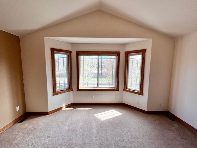 Building Photo - 3 bed, 3 bath Home in Poudre Overlook Neig...