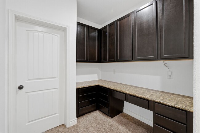 Building Photo - 135 Deerfield Meadow Dr