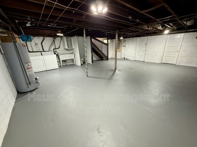 Building Photo - 544 James St