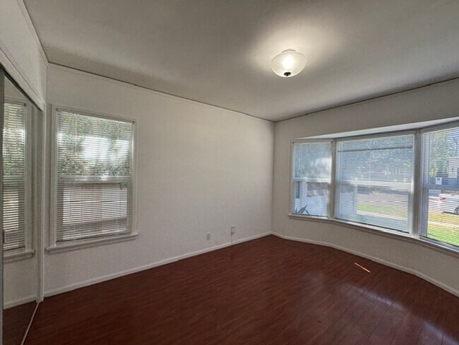 Building Photo - 4132 Vantage Ave
