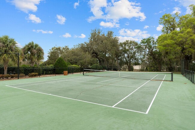 Building Photo - RENOVATED 5 BEDROOM FENCED IN, GOLF FRONTA...