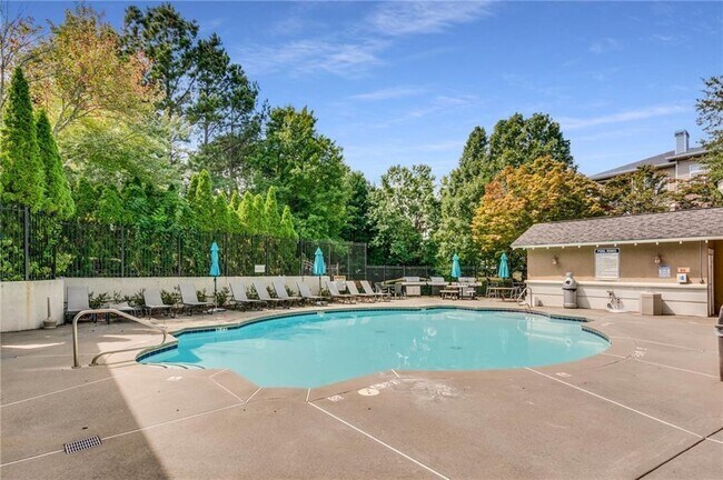 Building Photo - 2700 Pine Tree Rd NE