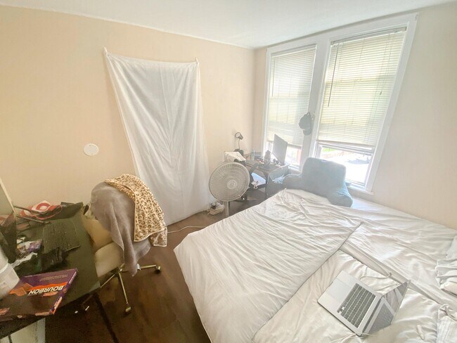 Building Photo - 739 Parker St