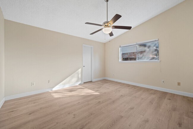 Building Photo - 3819 Deerbrook Dr