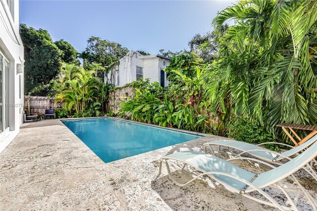 Building Photo - 696 NE 68th St