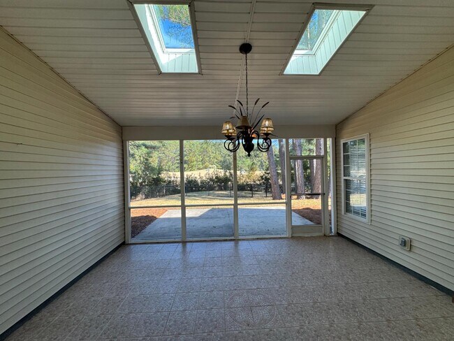 Building Photo - 99 Muirfield Dr