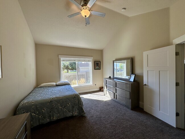 Building Photo - 1973 Park Rim Way