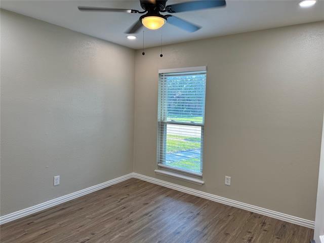 Building Photo - 523 Red Oak Dr