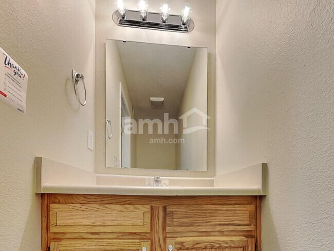 Building Photo - 1685 Willowview Ln