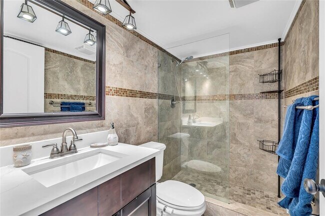 Building Photo - 3150 NE 48th Ct