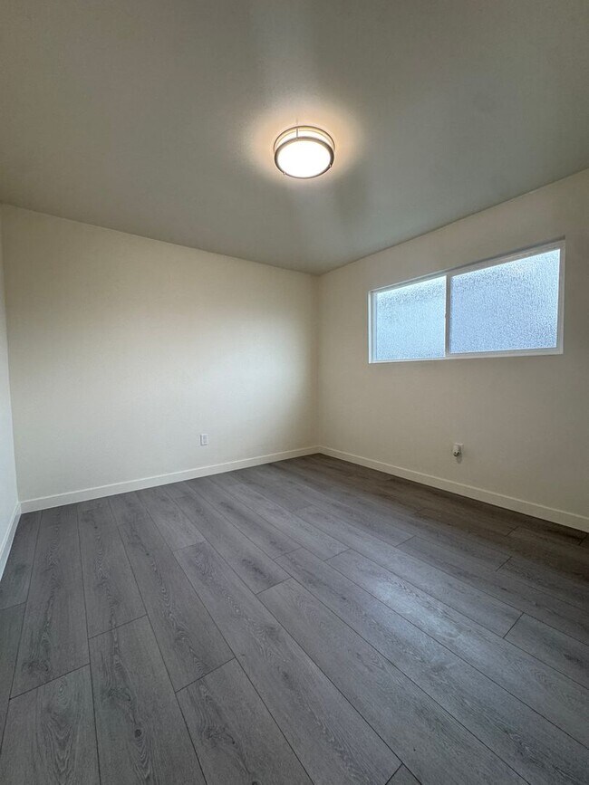 Building Photo - 3540 & 3540 1/2 6th St