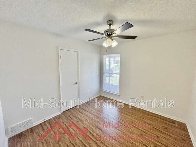Building Photo - 1185 Deer Trail Ln
