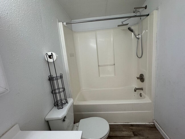 Building Photo - 3 Bedroom, 2 Bath home in Branford