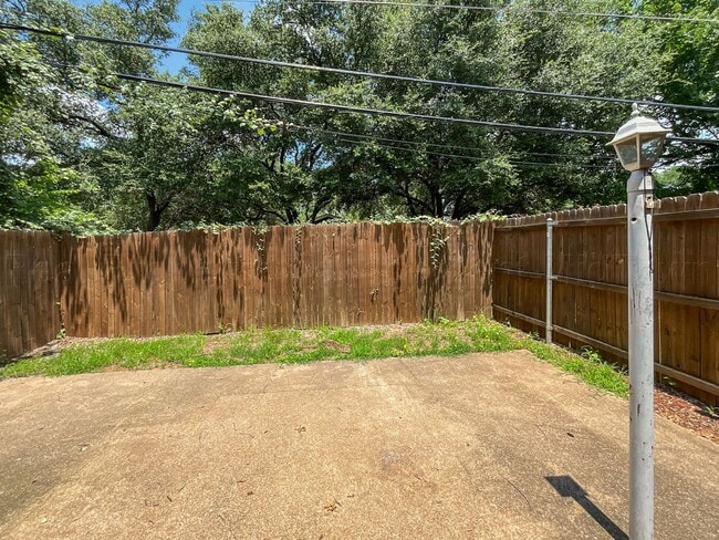 Building Photo - Charming Home in North Arlington