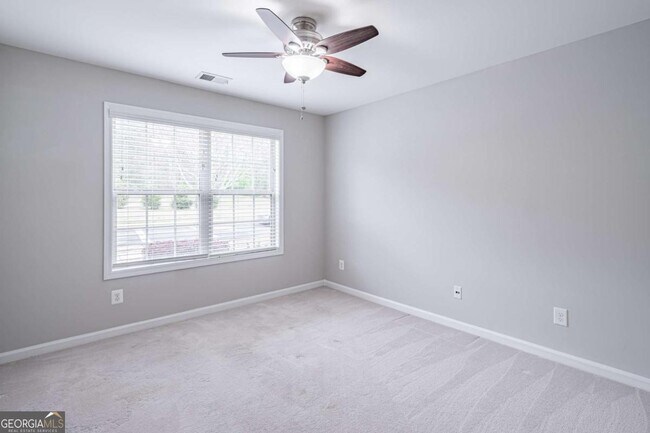 Building Photo - 5660 Crest Hill Dr NE