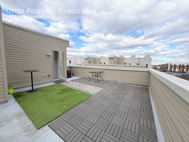 Building Photo - 2142 Kensington Walk