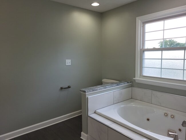 Building Photo - 128 Rockmor Ln