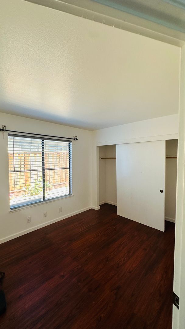 Building Photo - 23460 Lakeridge Ave