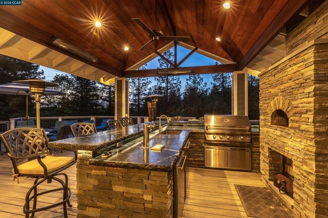 Building Photo - 2324 Saddleback Dr