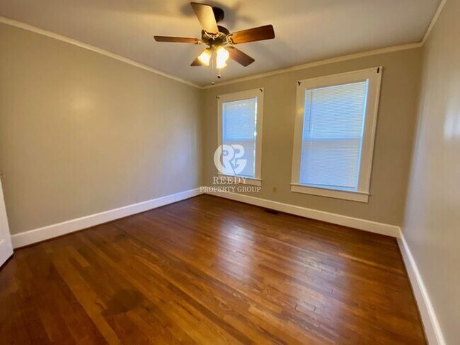 Building Photo - Spacious 3 bedroom and 1 bath home with FE...