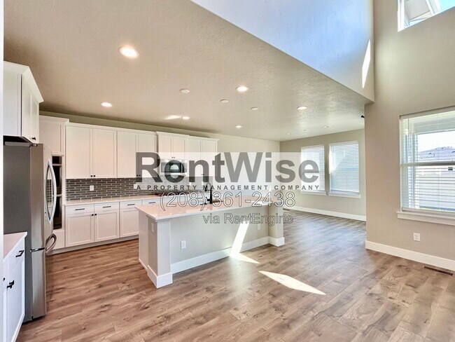 Building Photo - 5925 W Sprig Dr