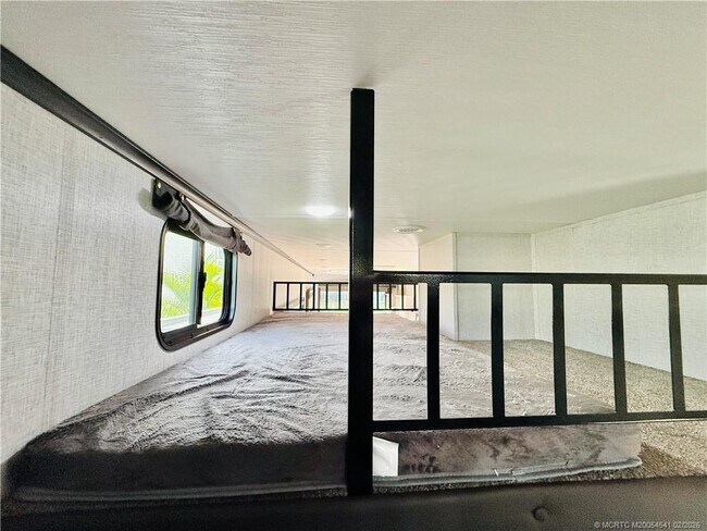 Building Photo - 10725 S Ocean Dr