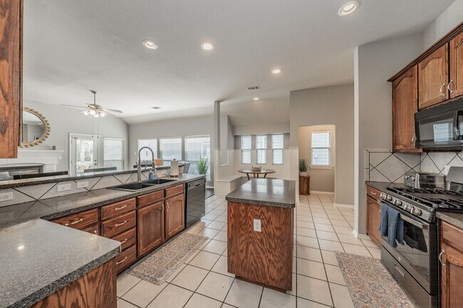 Building Photo - The Best in Texas: 3Bed/2Bath w/Spacious Ensuite