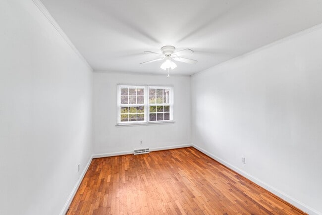 Building Photo - Prime Gastonia Location – Cozy Brick Home ...
