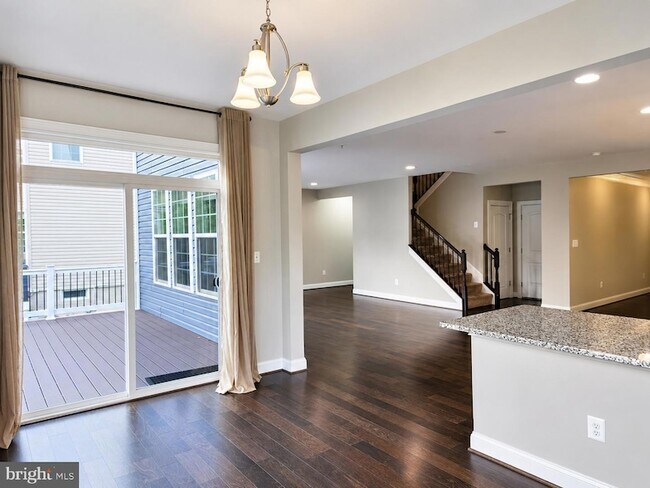 Building Photo - 3348 Burton Dr
