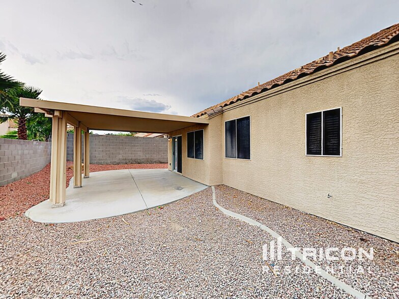 Building Photo - 610 Largo Azul Ave