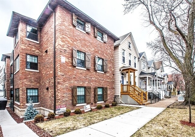 Primary Photo - 2141 W Fletcher St