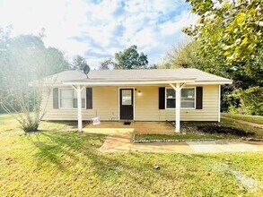 Building Photo - ** 2 Bed 1 Bath located in Ramer** Call 33...