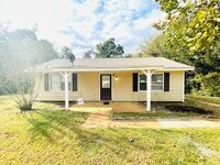 Building Photo - ** 2 Bed 1 Bath located in Ramer** Call 33...