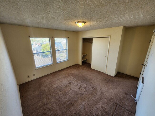 Building Photo - 2048 Swazey St