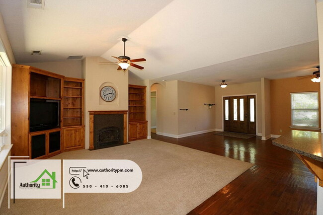 Building Photo - 4750 Pheasant Dr