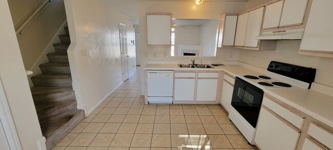 Building Photo - 106 Pinegrove Ct
