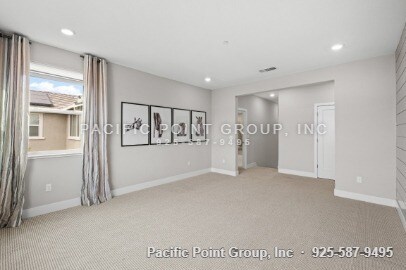 Building Photo - 285 Bear Creek Dr