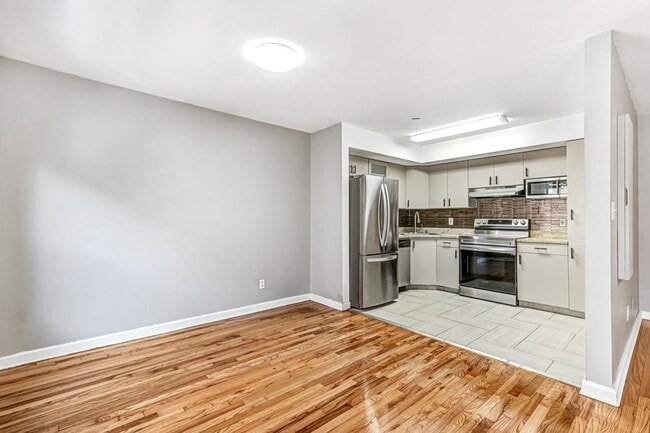 Building Photo - 416 68th St