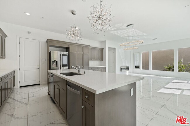 Building Photo - 20810 Spruce Cir