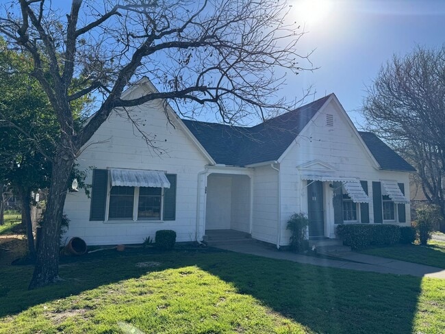 Historic CHARM + Wood Floors + Across fro... - Historic CHARM  + Wood Floors + Across fro...