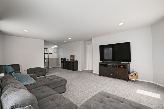 Building Photo - Amazing Home in Orting!!