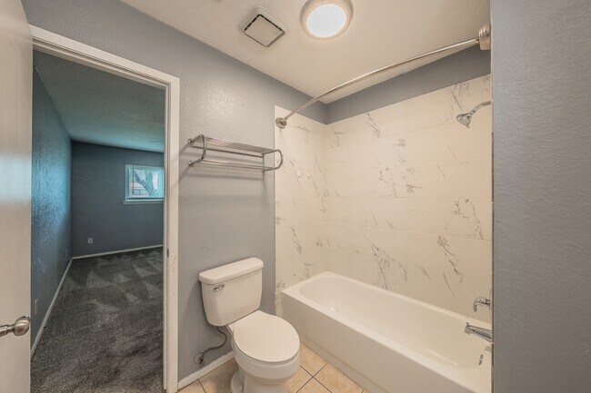 Building Photo - 5003 Maryanna Way