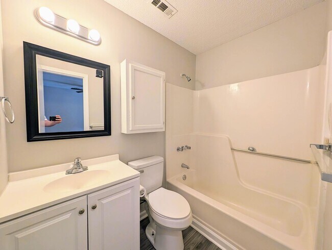 Building Photo - 1917 Tischer Rd